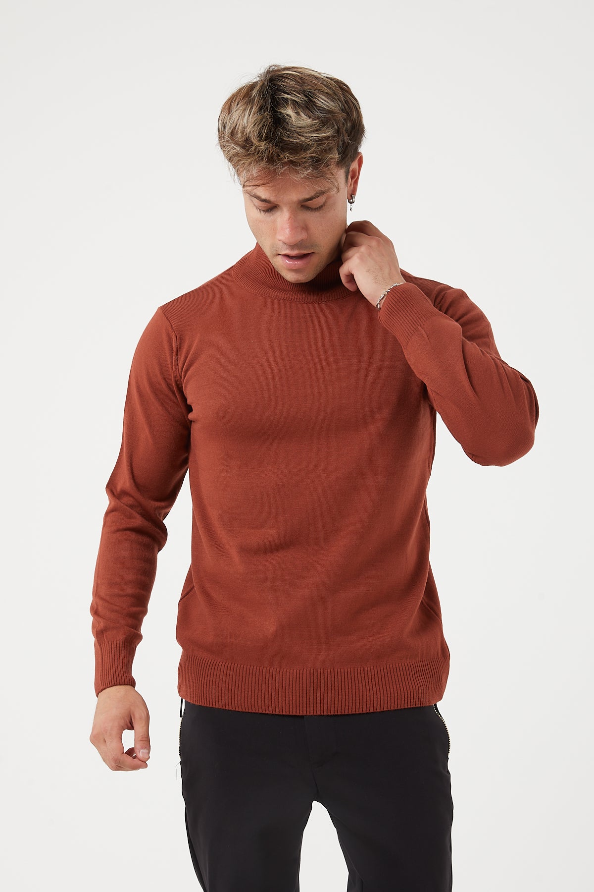 TR-11476 Slim Fit Wool Mock Neck Sweater